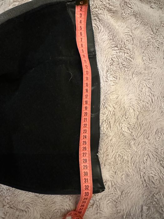 Cizme lungi nr 37, negre de piele cu ornamente de piele lacuita neagra