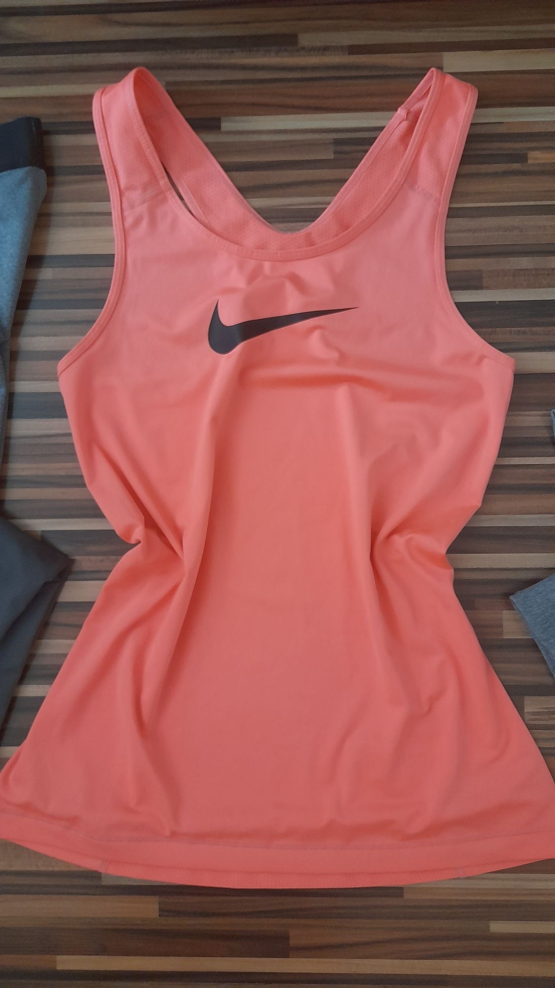 (M/S) Nike Pro клинове и топ