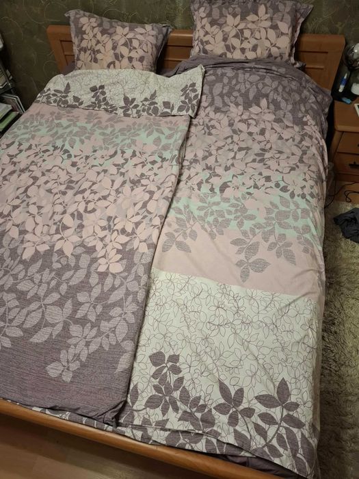 спалня с гардероб шкафчета, комод и тоалетка