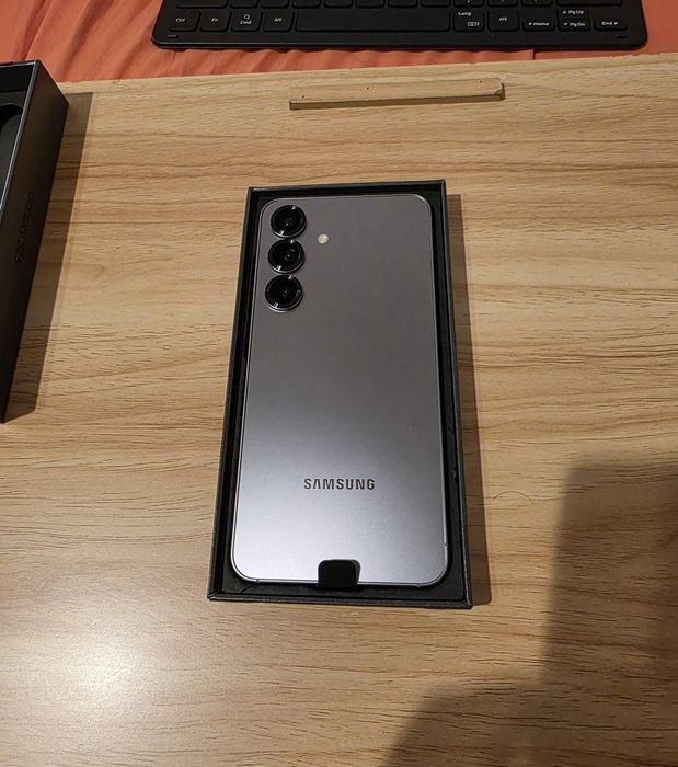 Продаю смартфон Samsung Galaxy S25 ОЗУ 12Gb память 256Gb