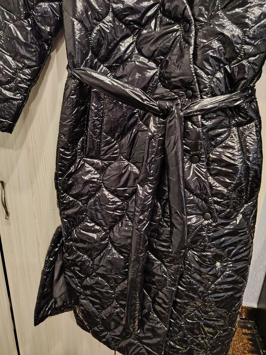 Дълго лачено яке подходящо за есенно зимния сезон