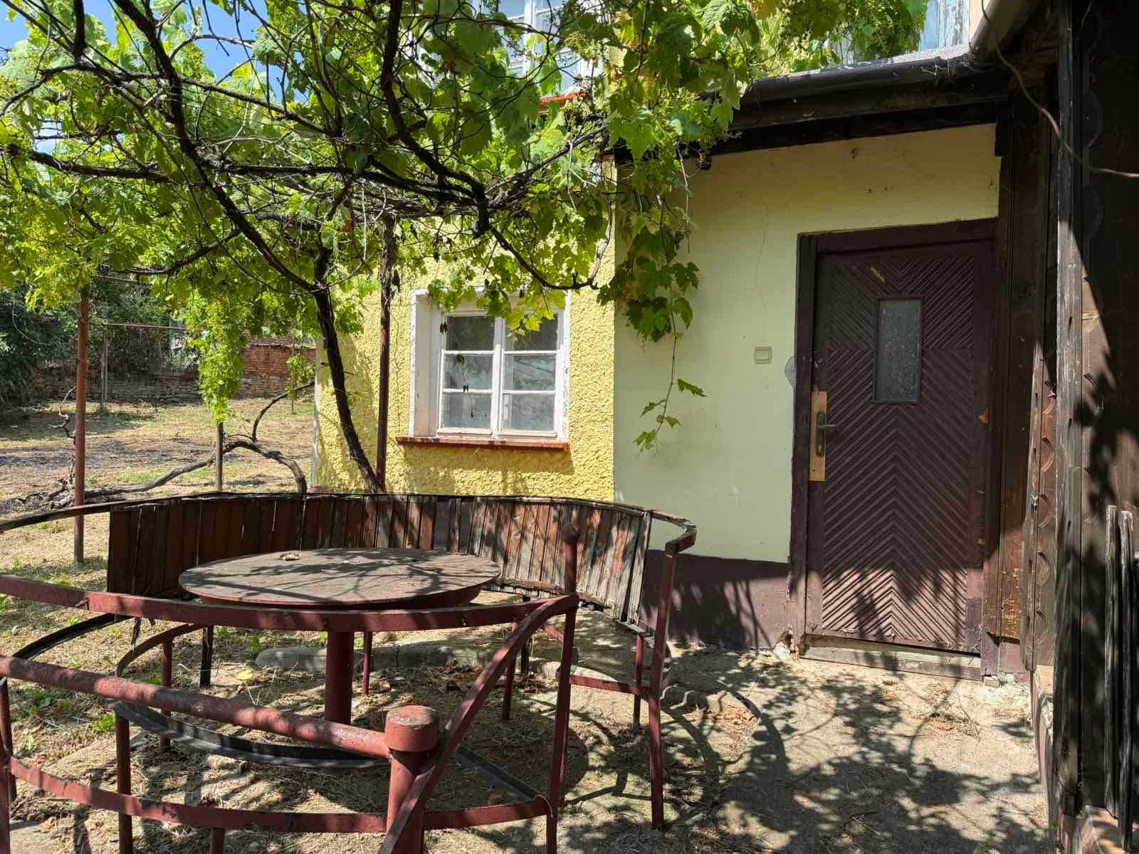 Къща в село Брестница
