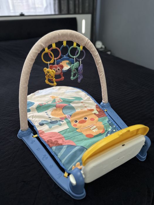 Активна гимнастика с пиано Carousel Синя