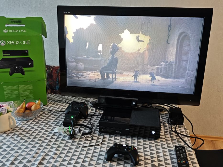 Продавам Плазма и xbox one с Игри