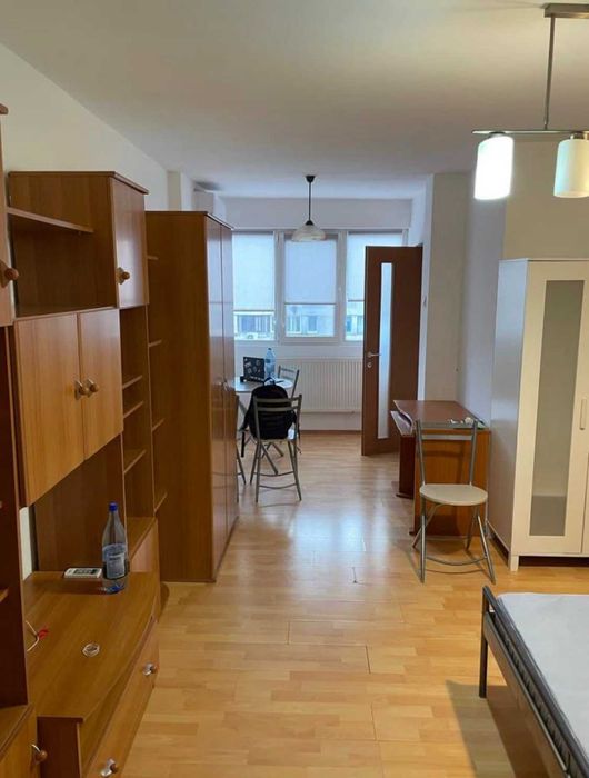 Inchiriez Garsoniera Favorit, Drumul taberei