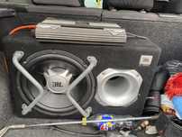Subwoofer jbl auto de arunca satul in sus