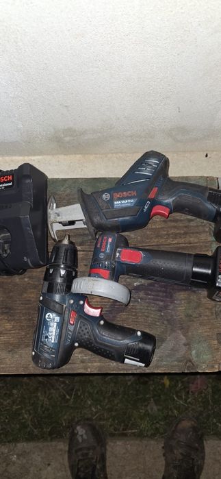 Set 3 produse bosch 12 v. 3 baterii+ incarcator