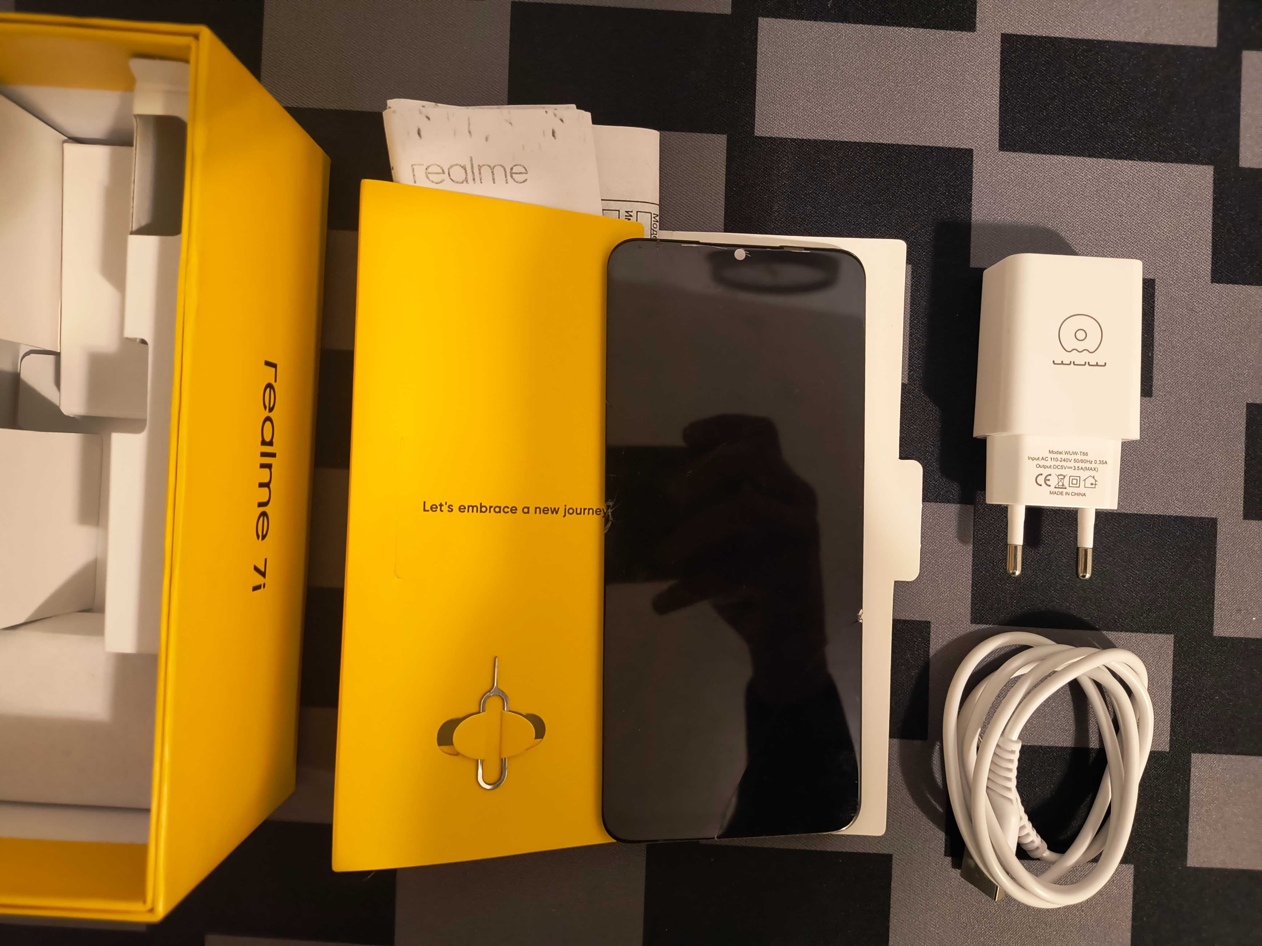 Телефон Realme 7i