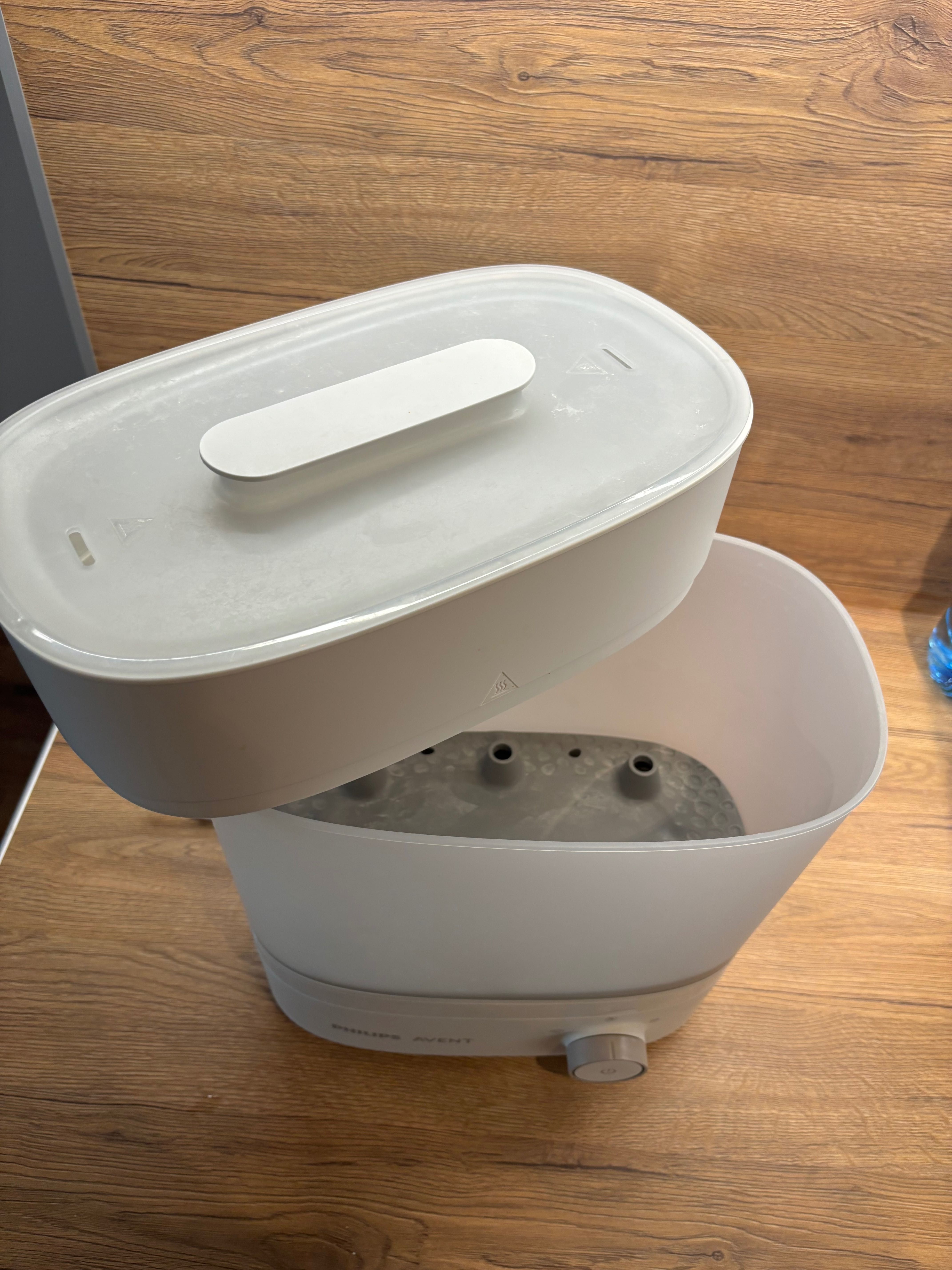 Philips Avent Електрически стерилизатор с функция за изсушаване.