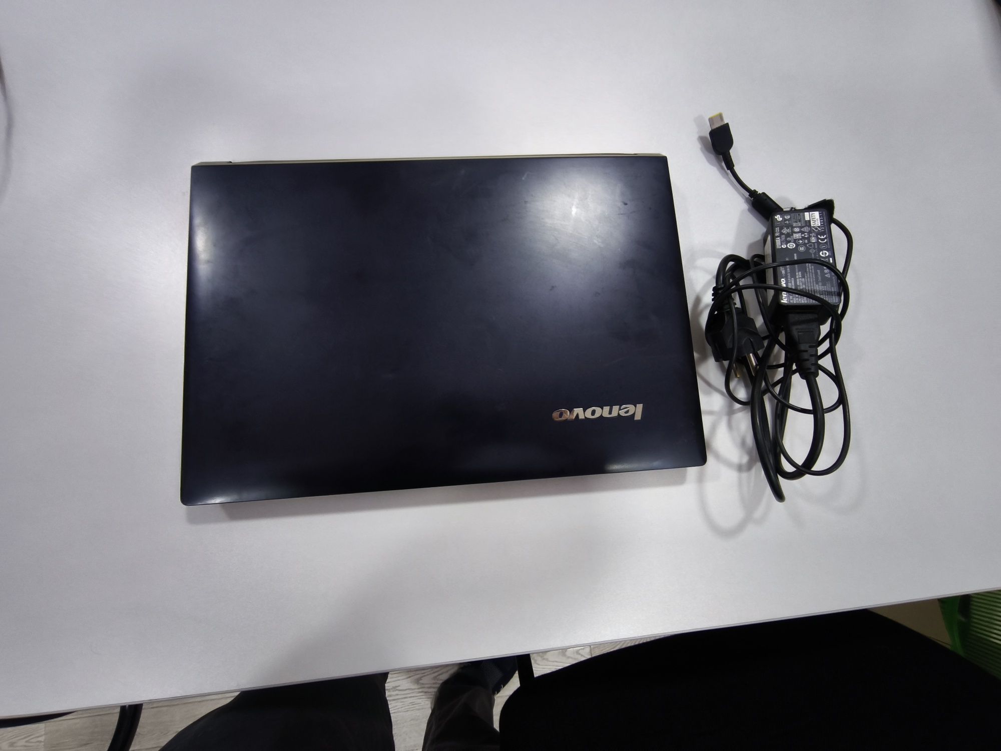 Noutbuk (Lenovo) ofis uchun