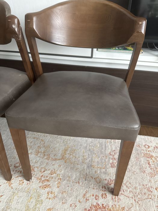 Стул деревянный с кожаным сидением