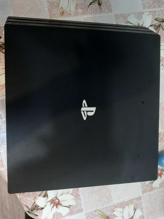 Ps4 pro 1TB + 2 джойтика