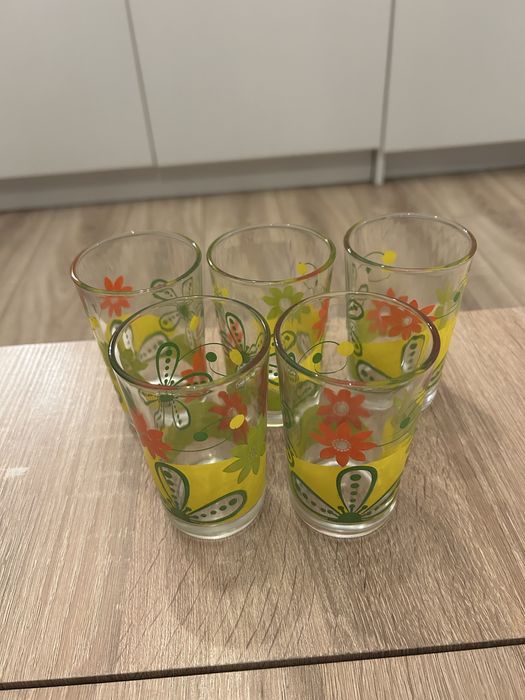 Чаши за Вода на Цветя