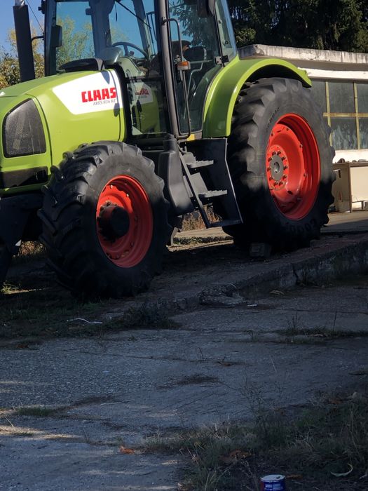 Dezmembrez  tractor Claas ares 836 rz