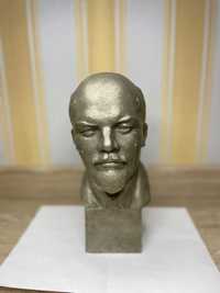 Бюст В. И. Ленин