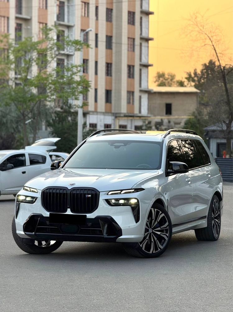 BMW X7  M60i продается