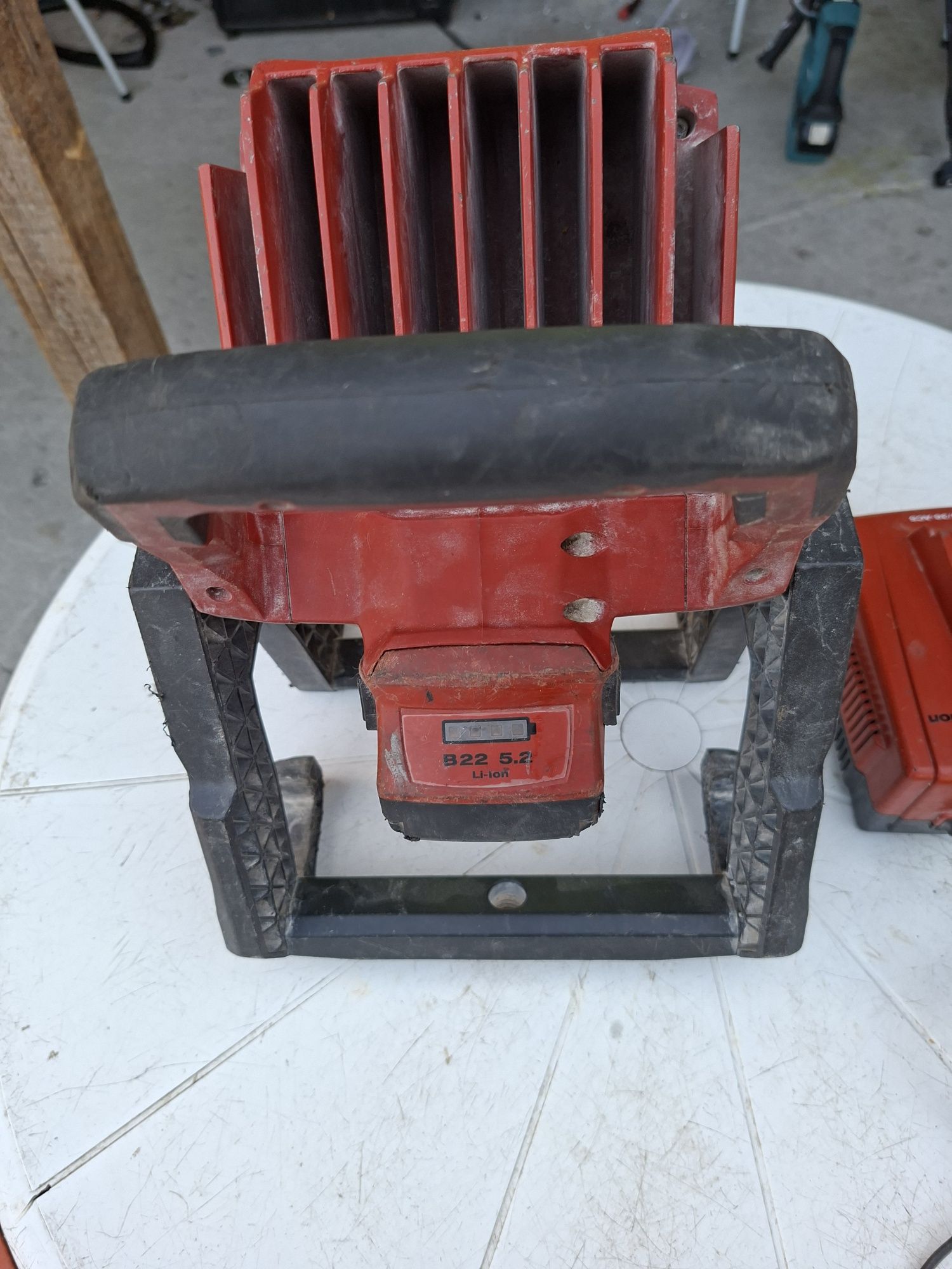 Hilti SL 6-A22- работна лед лампа