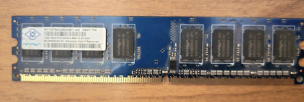 Продаю оперативную память  DDR3 2 ГБ,1ГБ, 2666 МГц.