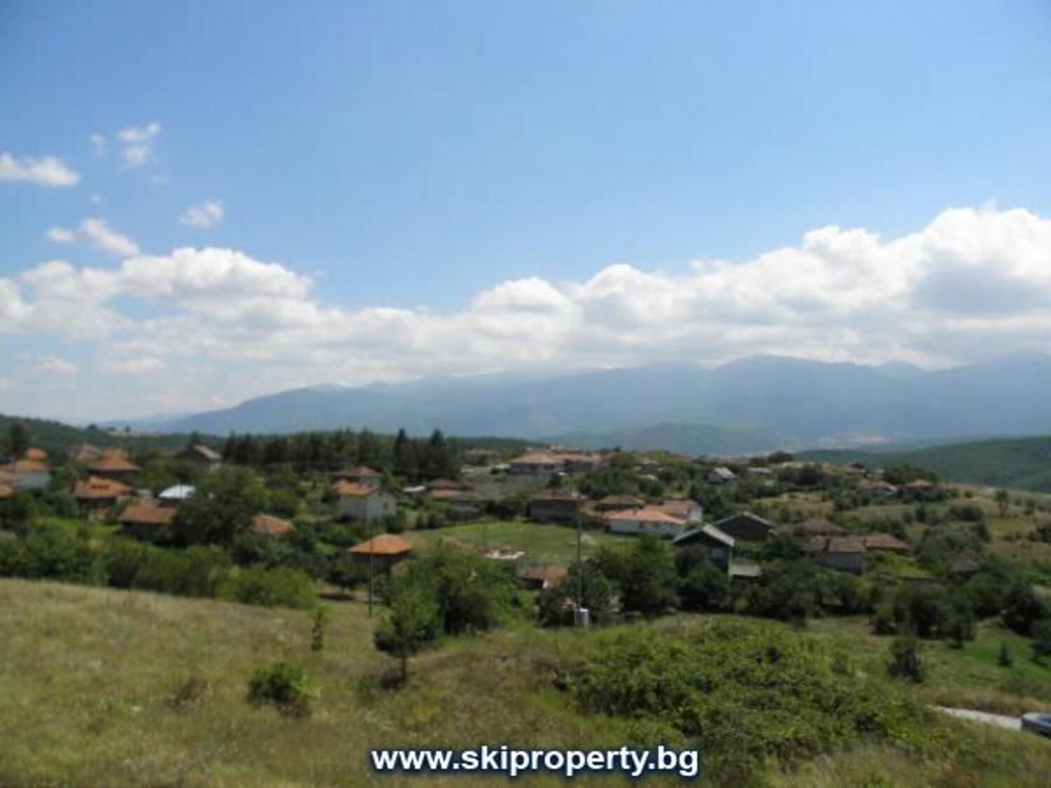 Имот с гледки към планината в Гуцал!
