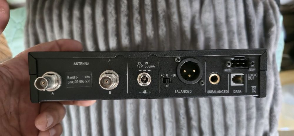 AKG WMS4500 само приемника микрофона е прецакан.