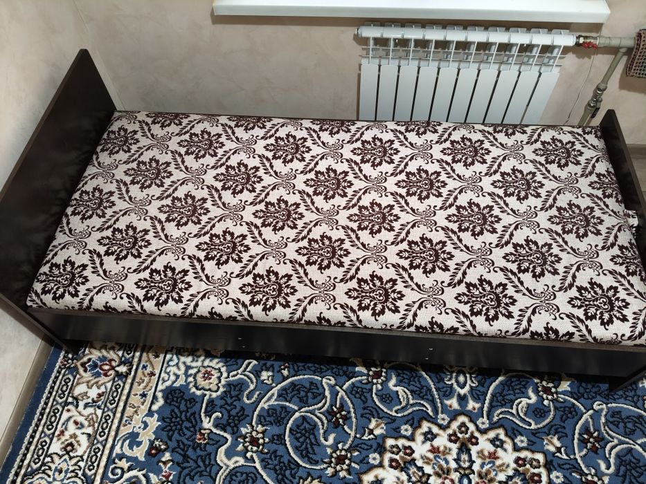 Кровать в хорошем состоянии