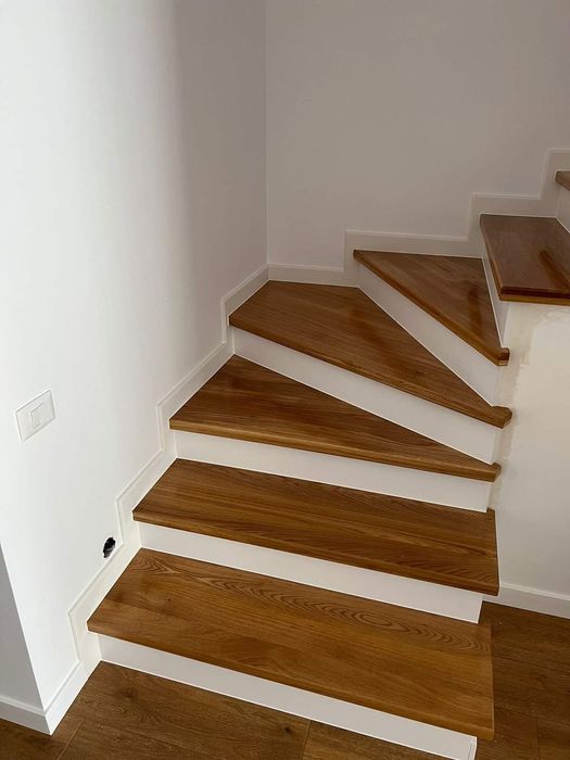 Scări din lemn masiv