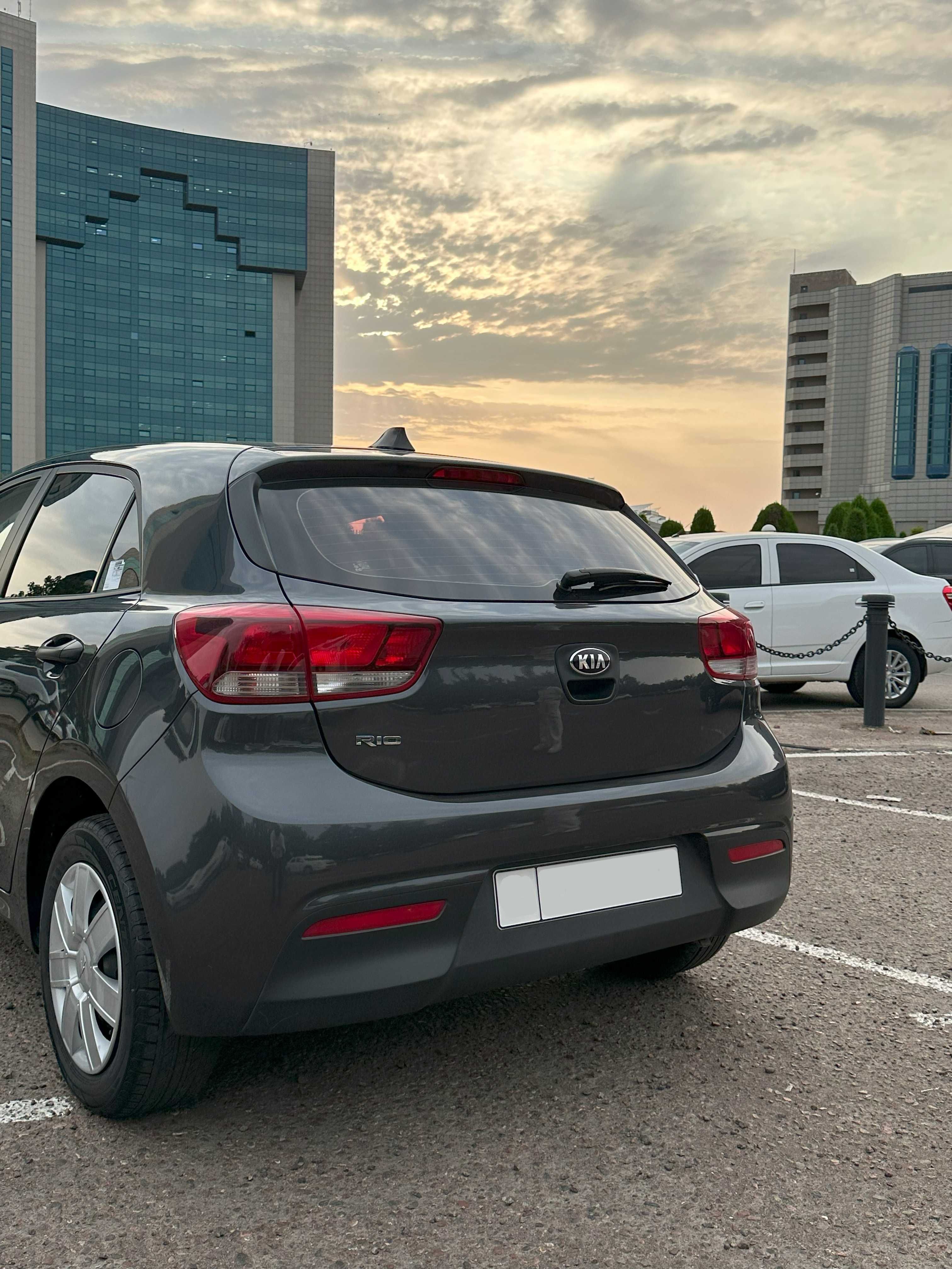 Продается Kia Rio 2018г ( 127 тыс пробег) Цвет Мокрый Асфальт