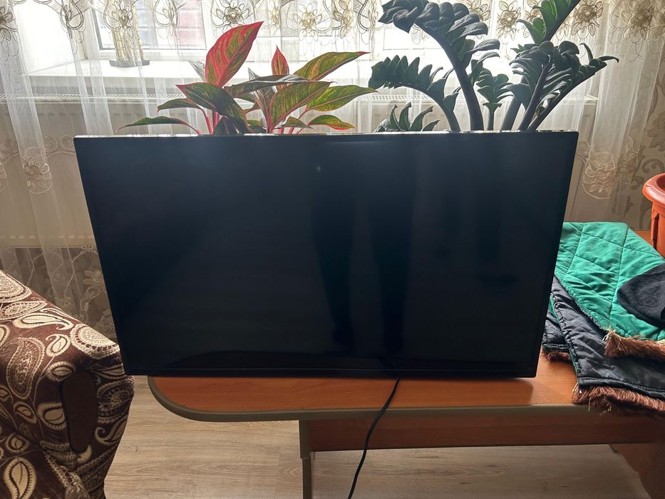 Продам телевизор Yasin 48w