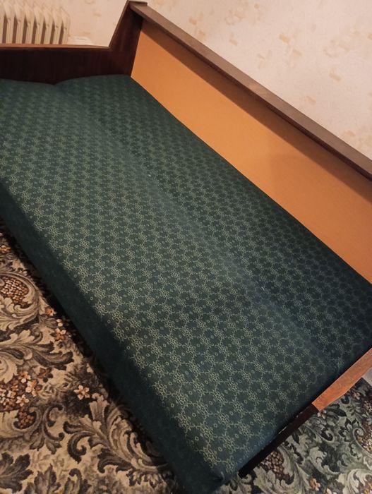 Диван с функция сън