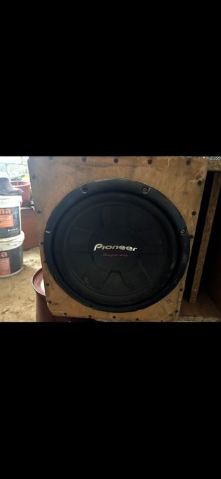 Vand amplificator si cu subwoofer cu tot cu incinta