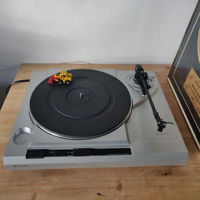 Pick up Kenwood KD 1600-automatic-