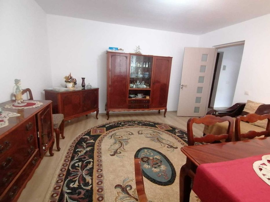 Apartament 3 camere, Decomandat ,Micro 4 ,Etaj 2