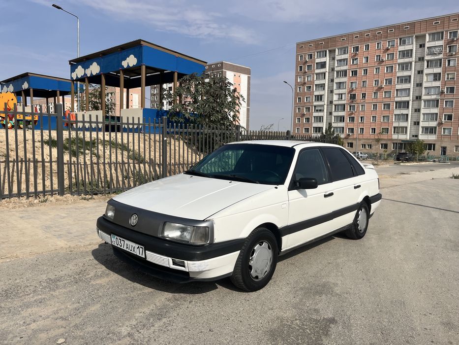 VW Пассат Б3 седан