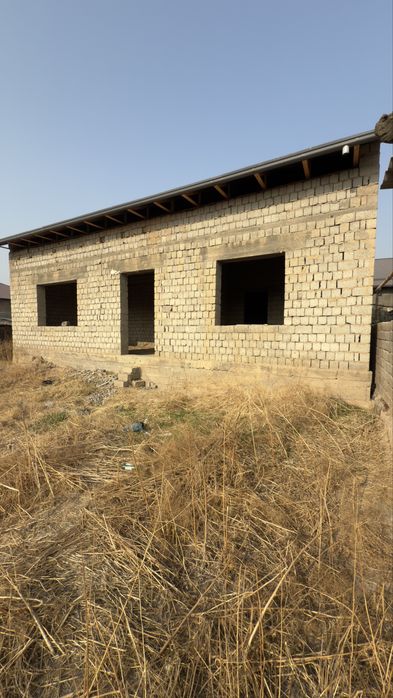 Sergeli Chortoq Maxallada yer sotiladi 4 xonali uyi bor karopka