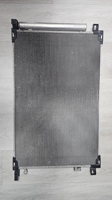 Радиатор кондиционера. Тойота 70-75 оригинал идеальном состоянии