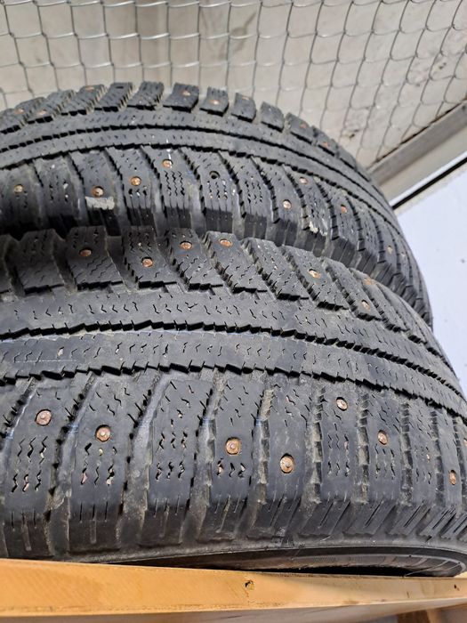 Срочно продам шины зимние шипованные 185.65.р14 пара