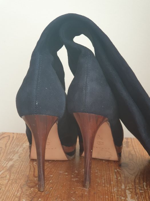 Черни, високи, велурени ботуши Casadei