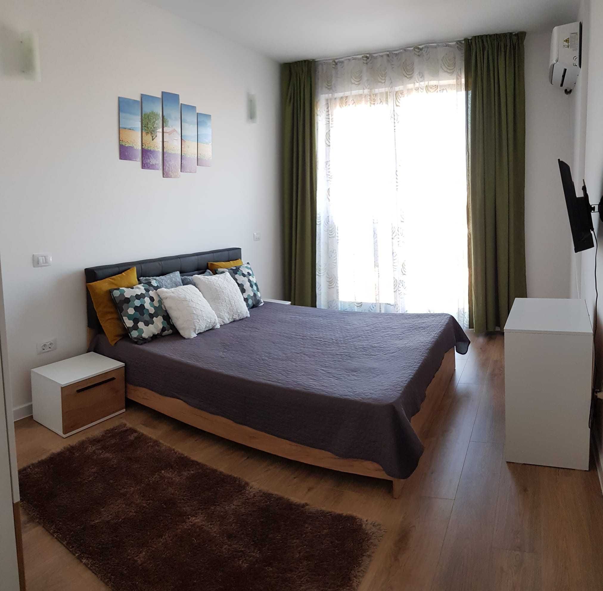 Electroputere Mall, 3 camere, semidecomandat, bloc nou, mobilat utilat