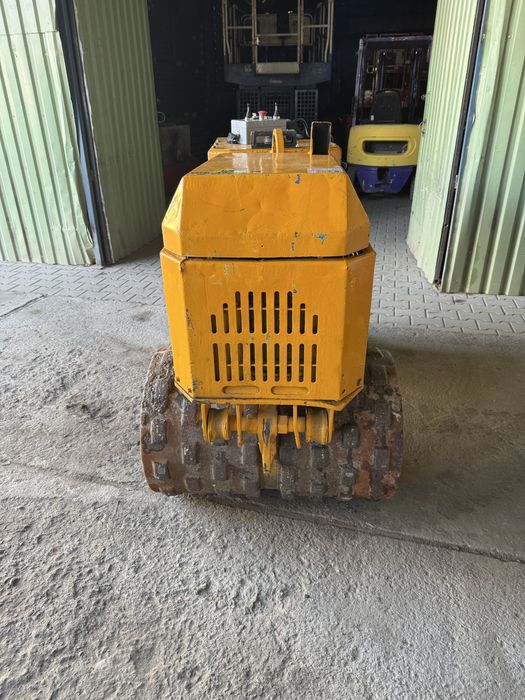 De vanzare sau da inchiriat Vibrocompactor cu picior de oaie .