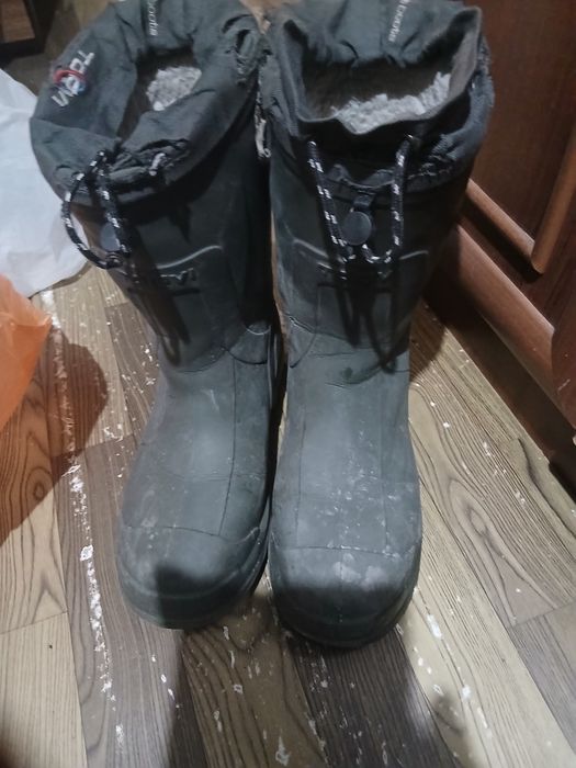 Продаю резиновые сапоги 47