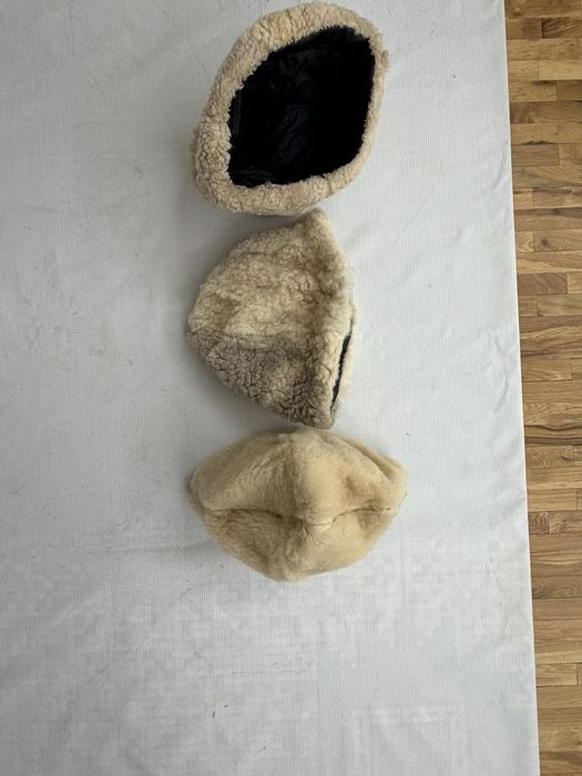 Калпаци - бели, естествена кожа