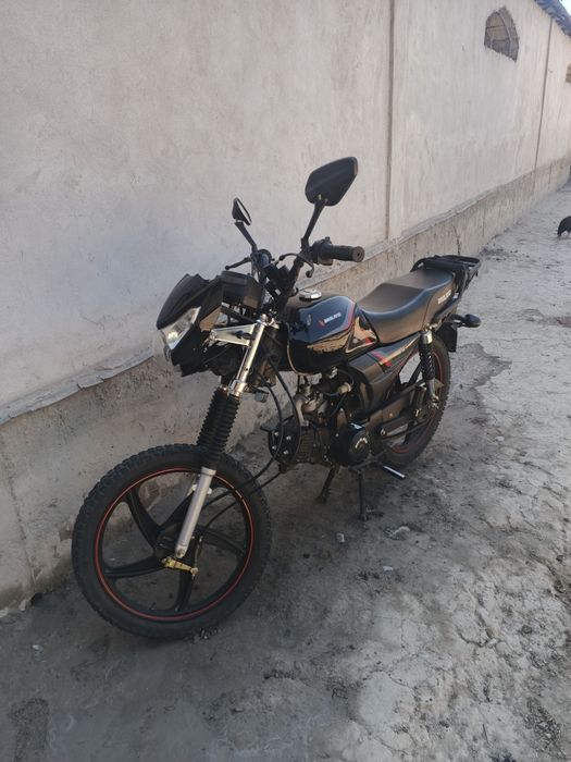 Moto skuter sotiladi 125 kub cc  2000 probek 50 kub dakument qlingan