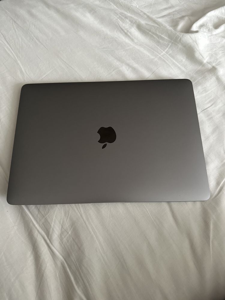 macbook air m1 в идеальном состоянии