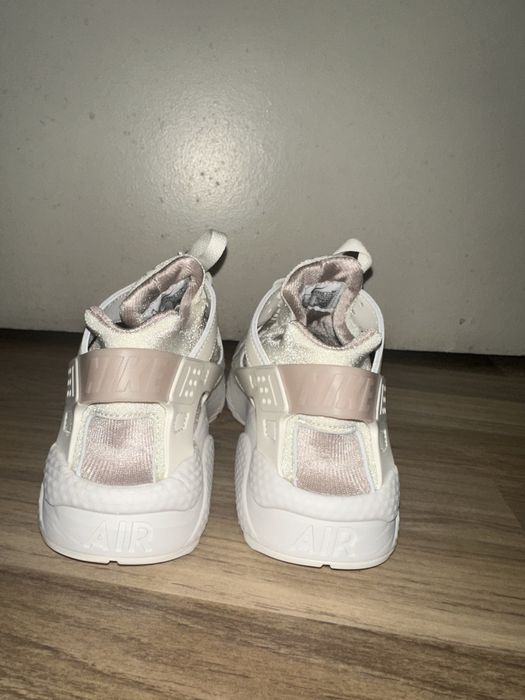 Nike Дамски маратонки 37номер Нови