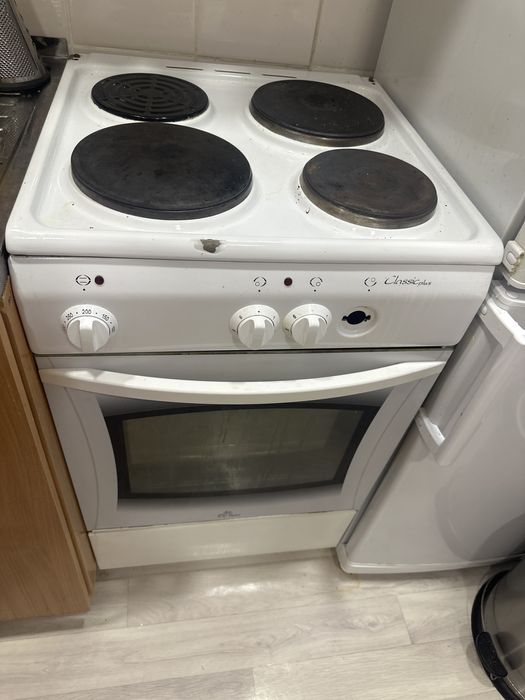 Продаю электрическую плиту