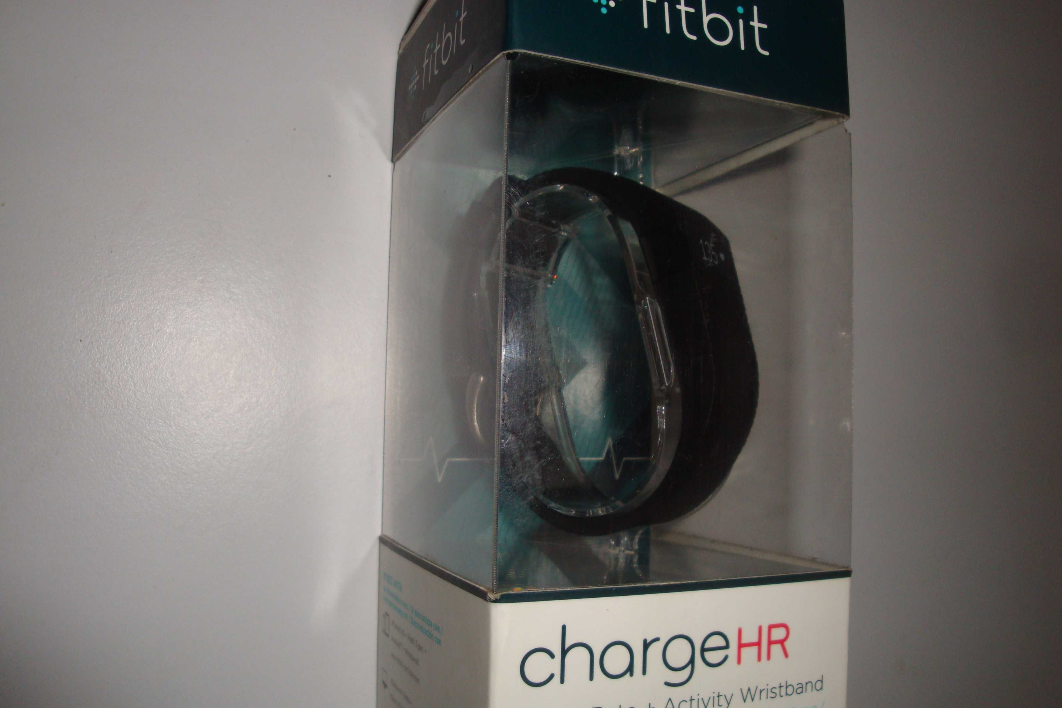 bratara fitness Fitbit Charge HR cablu incarcare si stick usb laptop