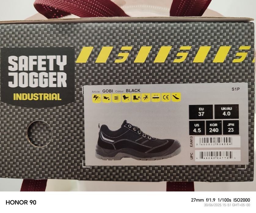 Рабочие кроссовки