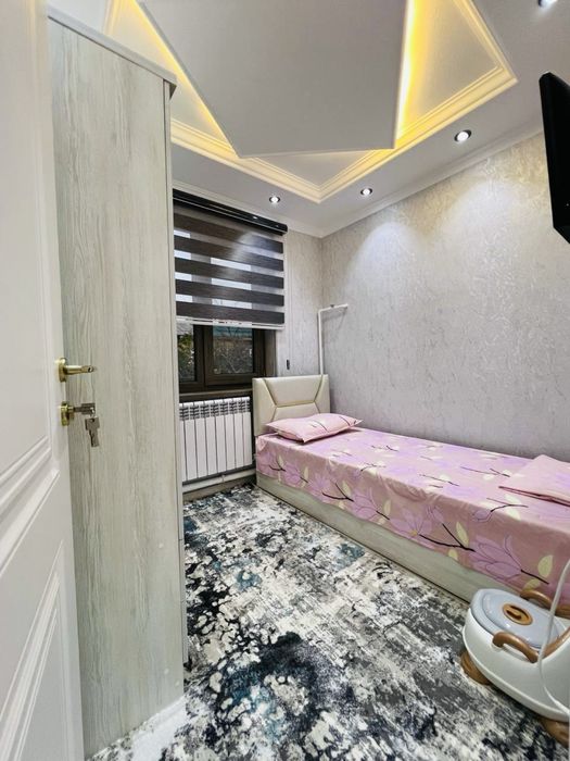 Квартира ижарага берилади.Манзил азиз бозор