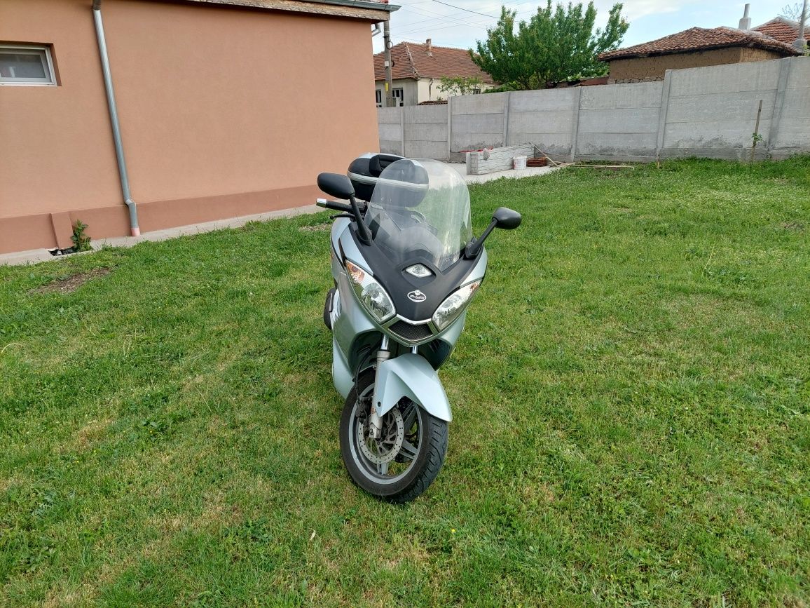 Скутер Malaguti 500 GT