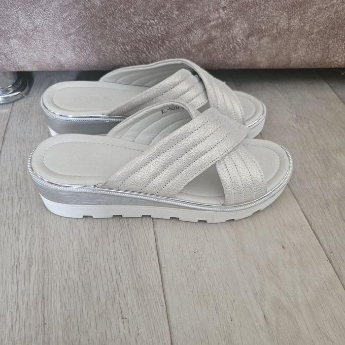 Продам новые шлёпки